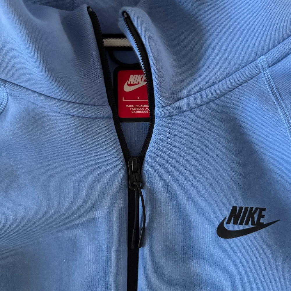 Men’s Nike tech jacket size small